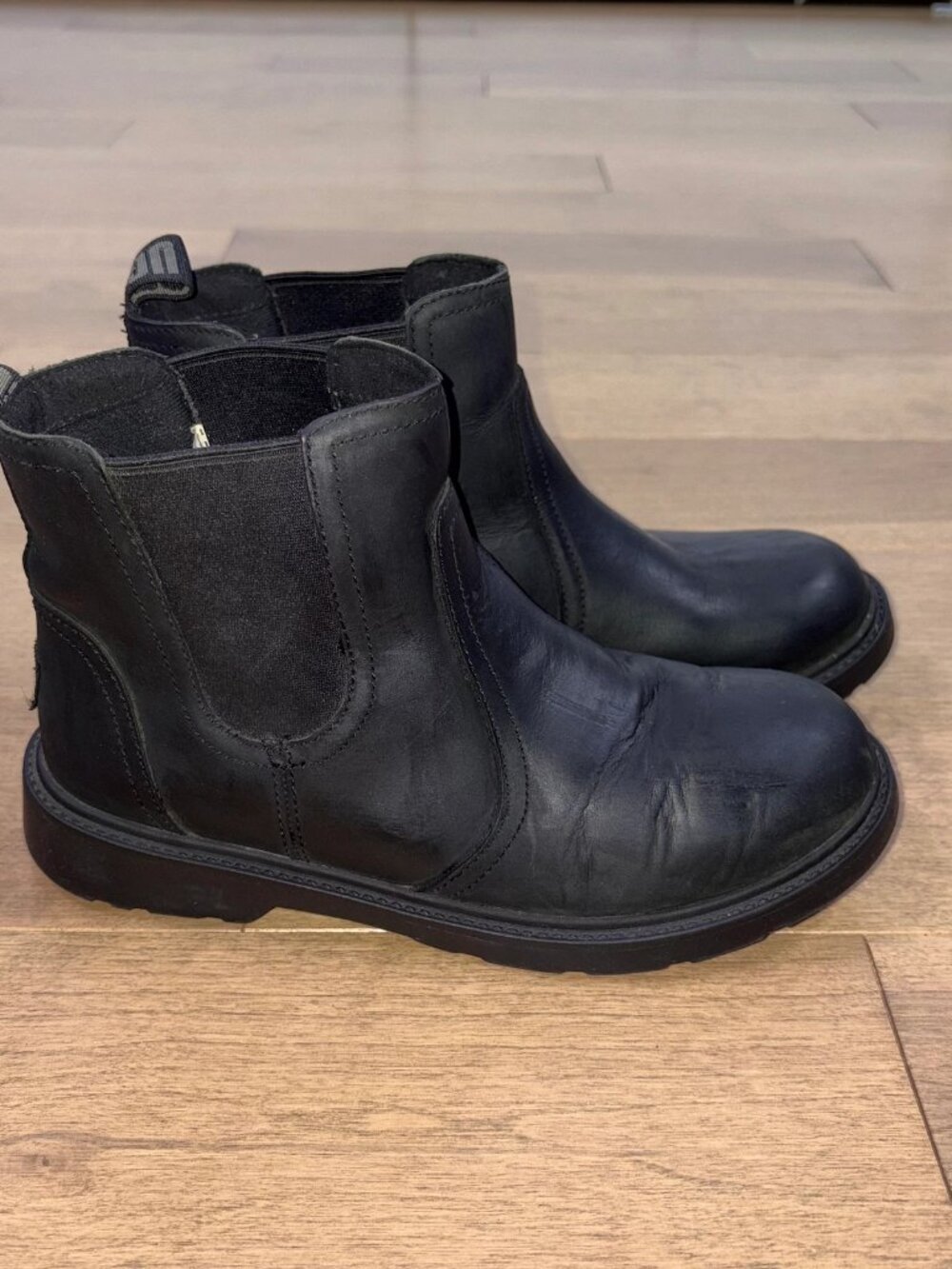 UGG kids boots size 4